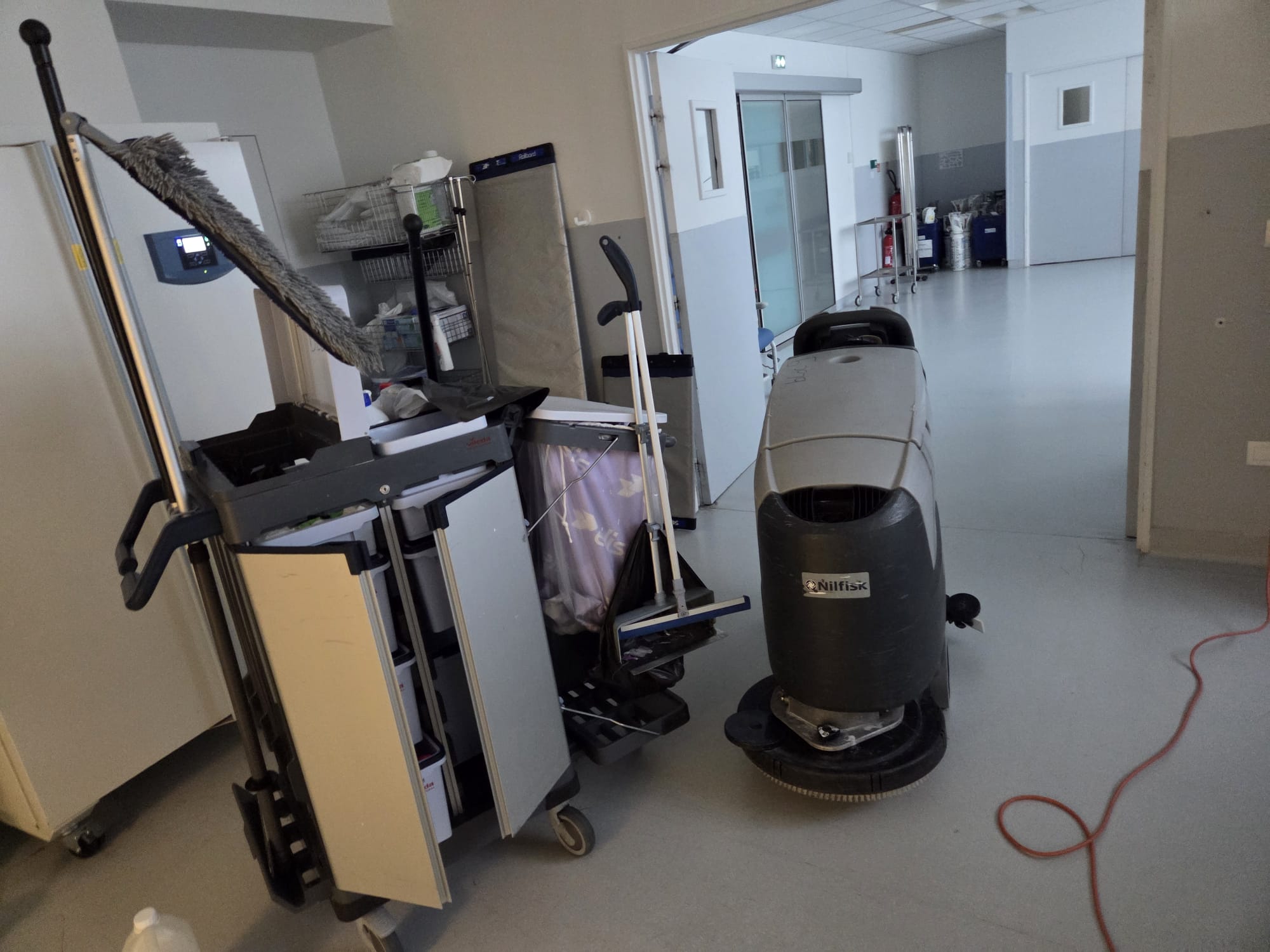 Matériel professionnel LBA Nettoyage lors d’une intervention à Lyon